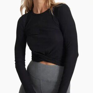 VUORI Long Sleeve Cove Twist Crop Tee in Black Size S